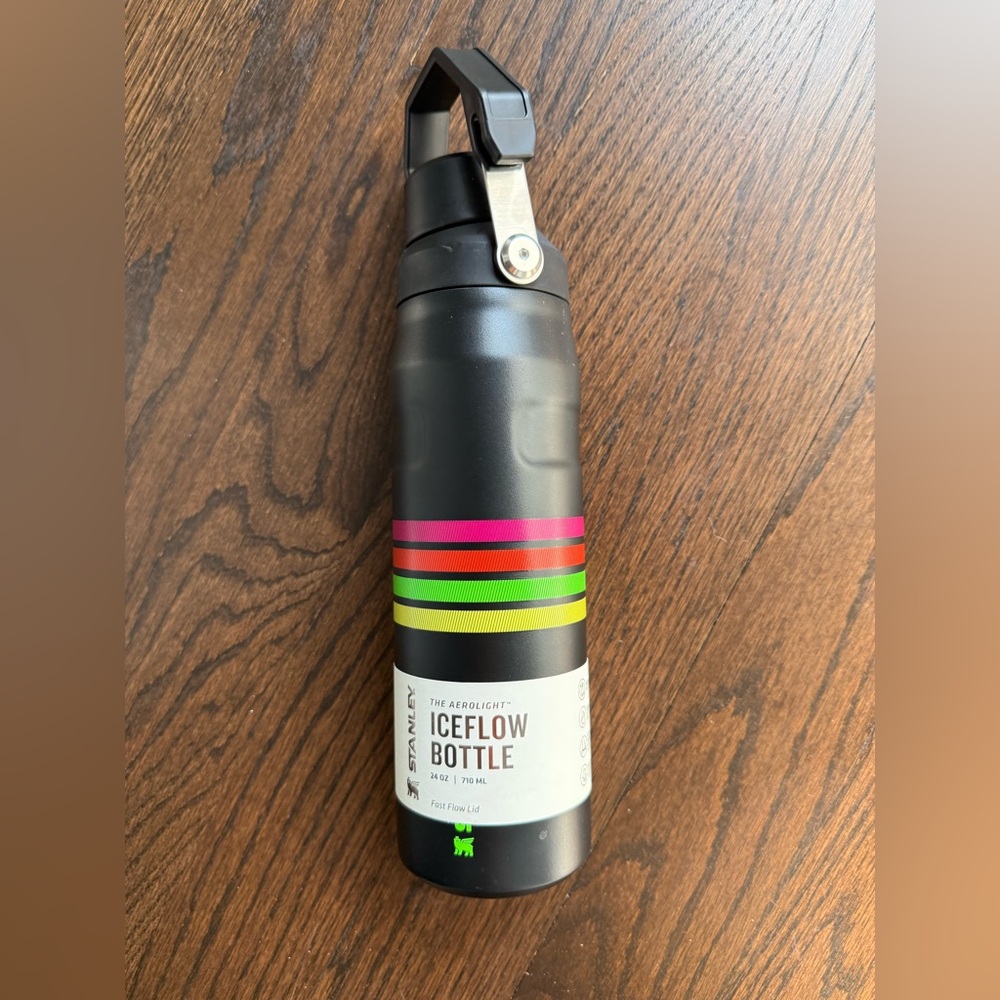 Stanley Iceflow water bottle 24oz NWT